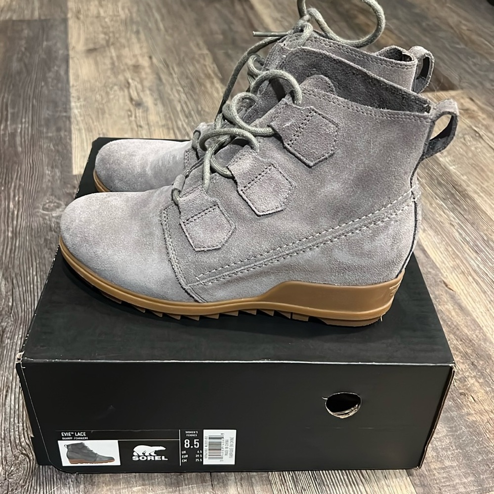 Sorel Evie Lace bootie, women’s size 8.5, gray with light brown bottom
